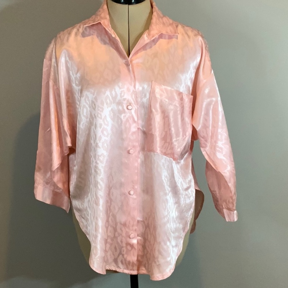 Vintage 80s Pink Satin (acetate) Cheetah print raglan sleeve blouse.  Pretty! M